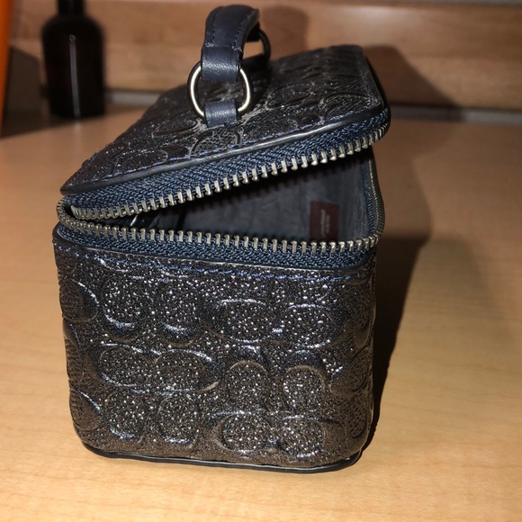 Coach case - Picture 4 of 4